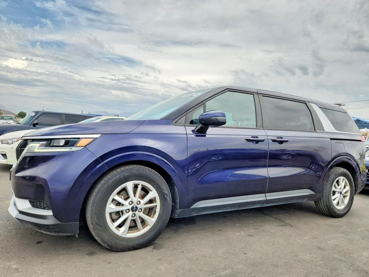 2022 KIA CARNIVAL LX